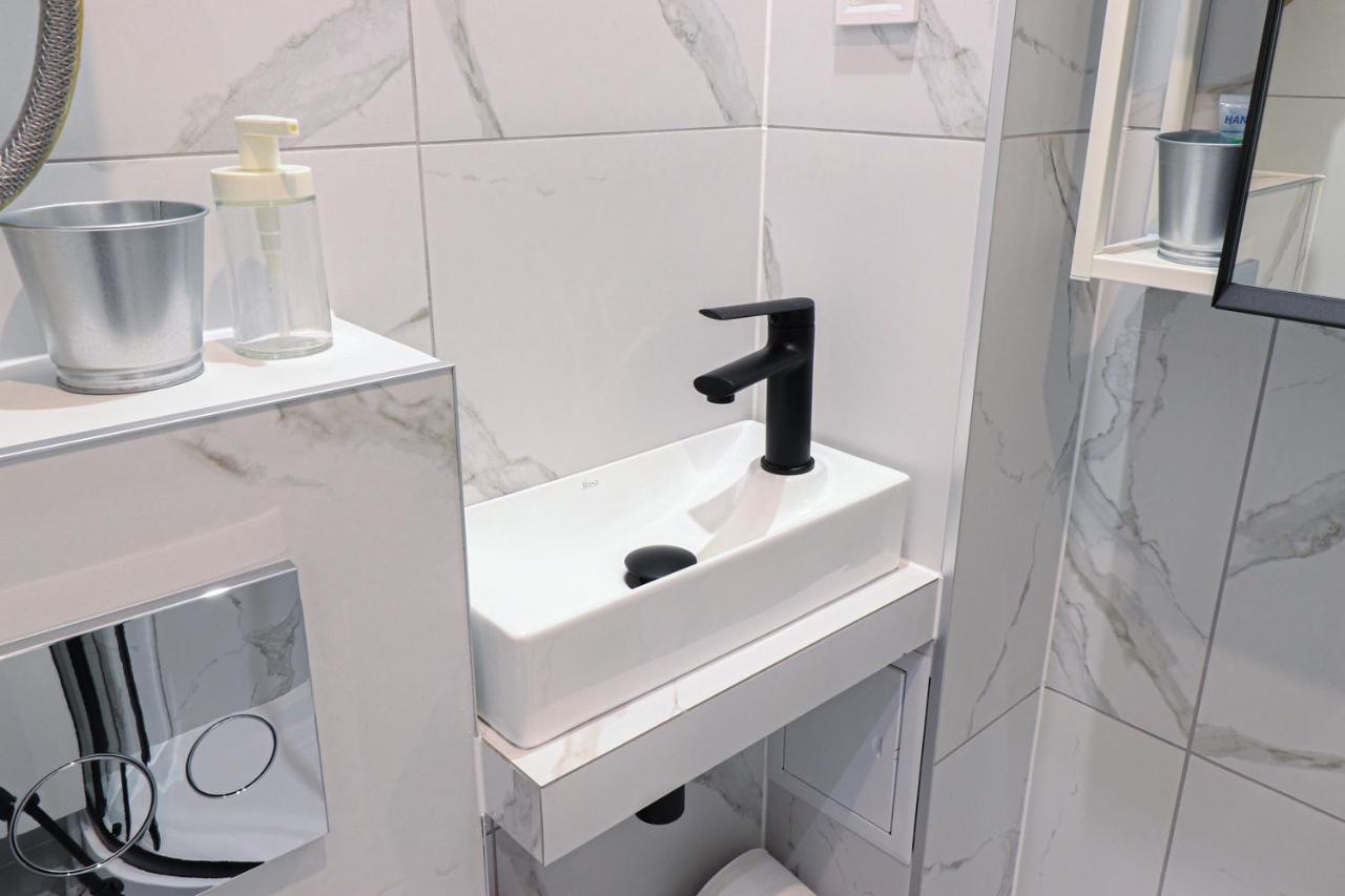 Sparrow Flat Old Town Apartment Тыхы Экстерьер фото